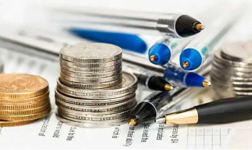 Gana dinero online con estas estrategias en 2022, ya sea por medio de blogging, cryptomonedas, o jugando videojuegos.