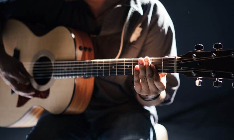 Cómo aprender a tocar la guitarra